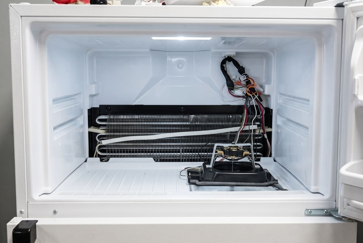 Refrigerator electrical panel showing wiring connections and thermal fuse – internal power failure diagnosis 